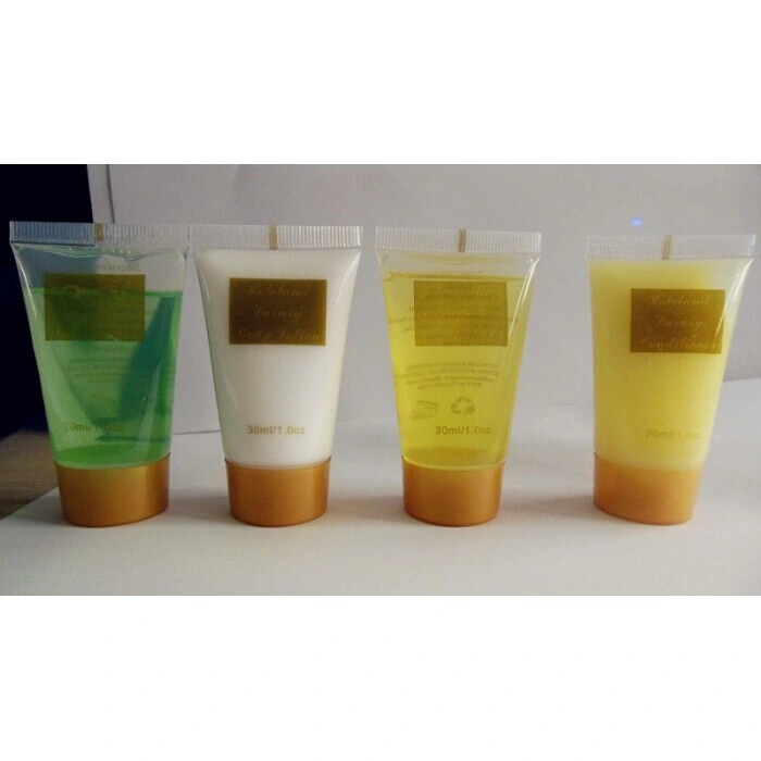 Shower Gel Filled in Pet Bottles with Hotel Amenities for Hotel Room Using